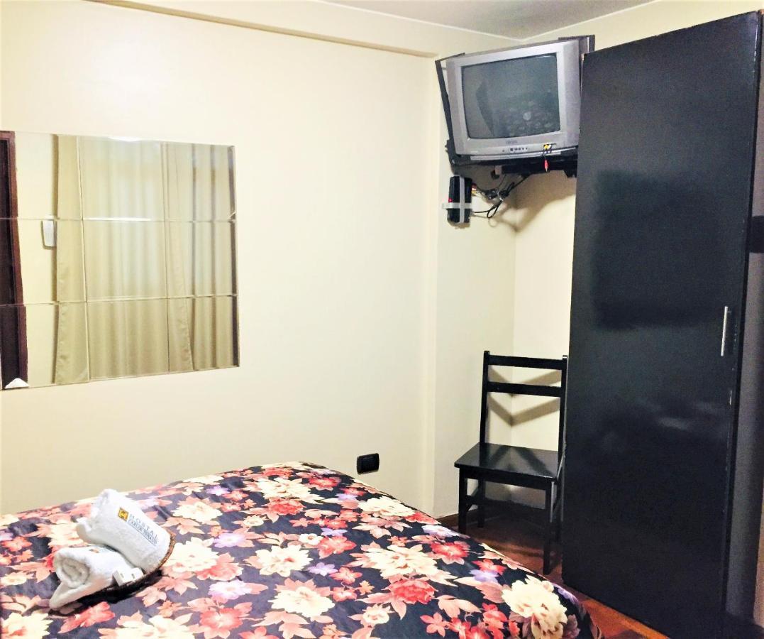 Hostal Carlos Tenaud ليما المظهر الخارجي الصورة