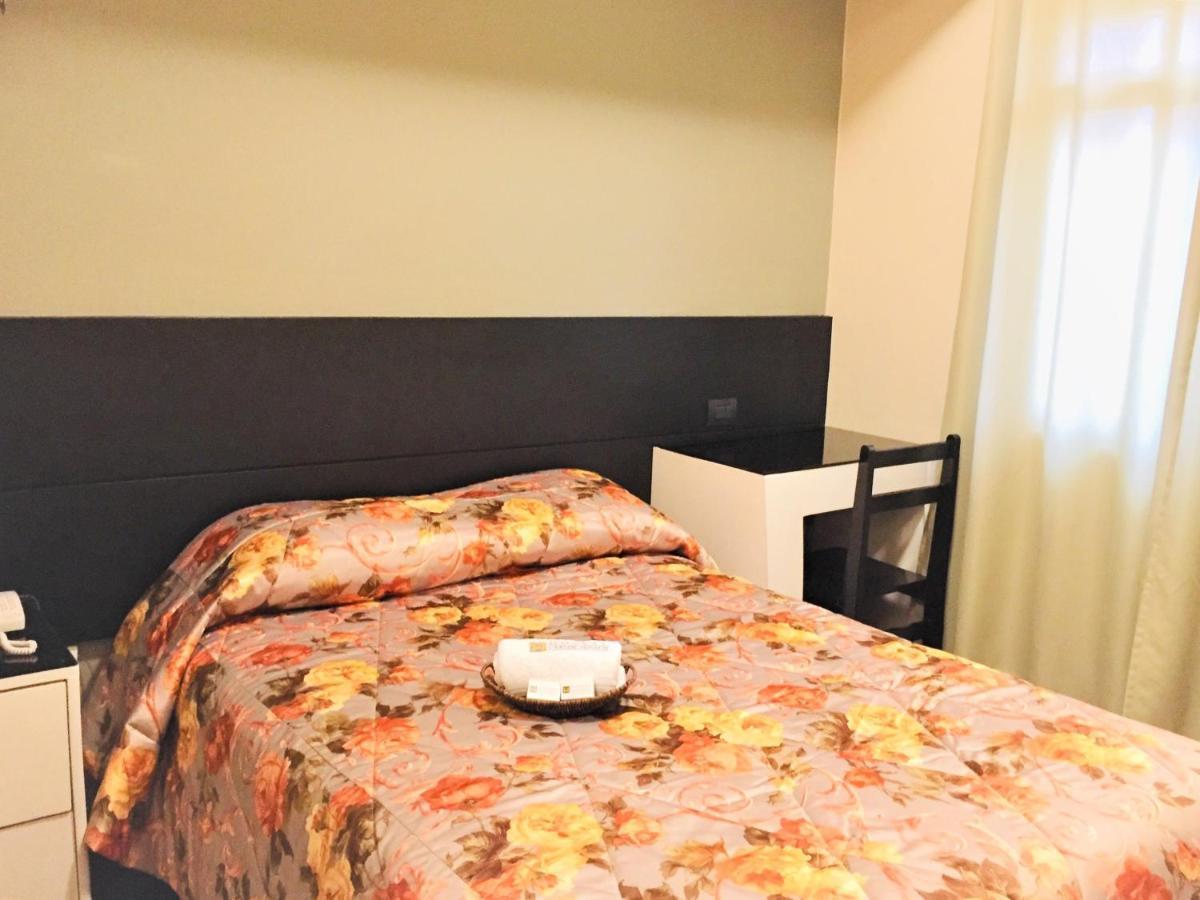 Hostal Carlos Tenaud ليما المظهر الخارجي الصورة