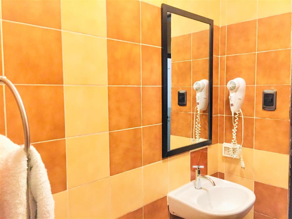 Hostal Carlos Tenaud ليما المظهر الخارجي الصورة
